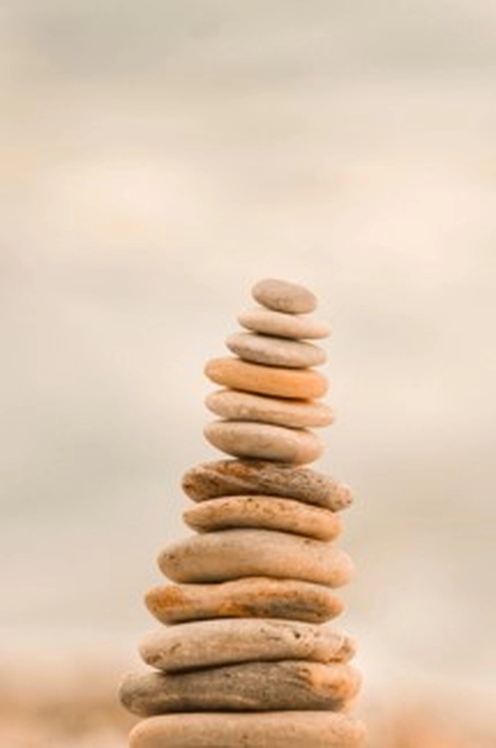 CLARI³ - Coaching - Ein ausbalancierter Stapel von Steinen oder Kieselsteinen, in der Natur oft als Steinhaufen bezeichnet.
